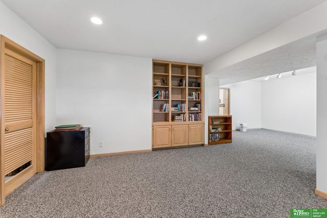 10012 S 172nd Circle, Omaha, NE 68136