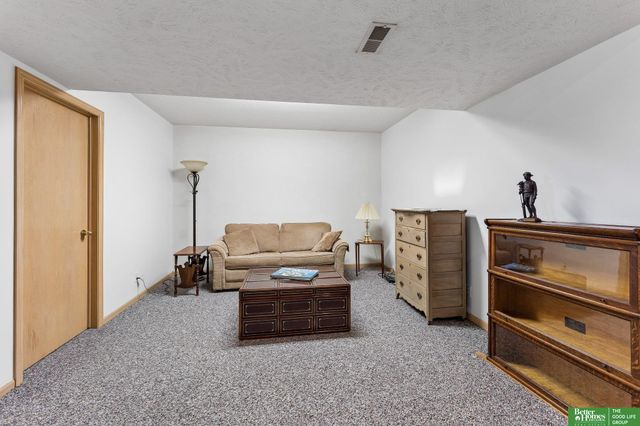 10012 S 172nd Circle, Omaha, NE 68136