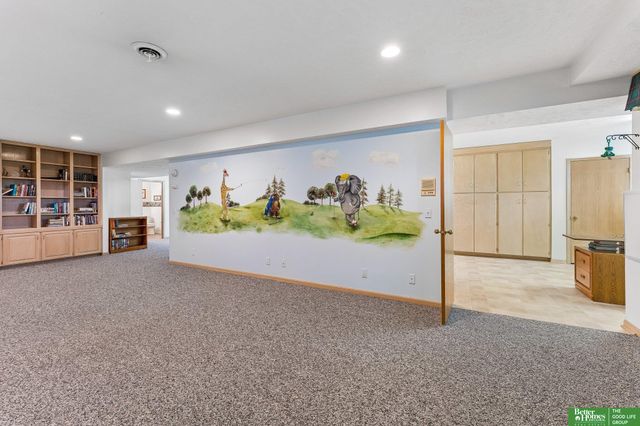 10012 S 172nd Circle, Omaha, NE 68136