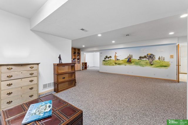 10012 S 172nd Circle, Omaha, NE 68136