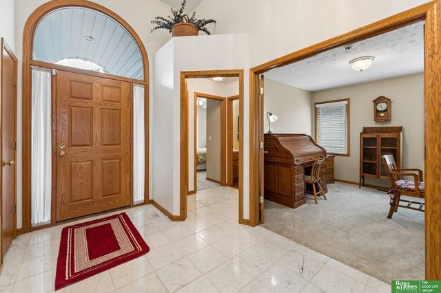 10012 S 172nd Circle, Omaha, NE 68136