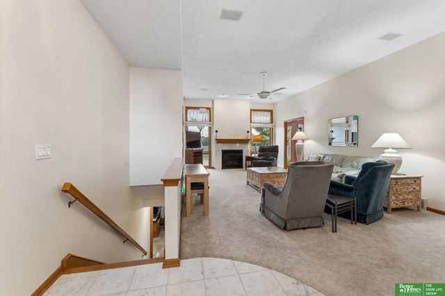 10012 S 172nd Circle, Omaha, NE 68136