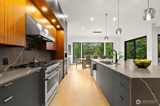 22713 SE 34th Court, Sammamish, WA 98075