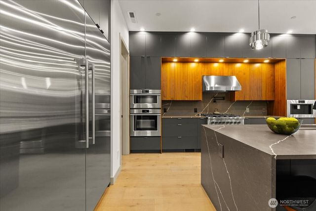 22713 SE 34th Court, Sammamish, WA 98075