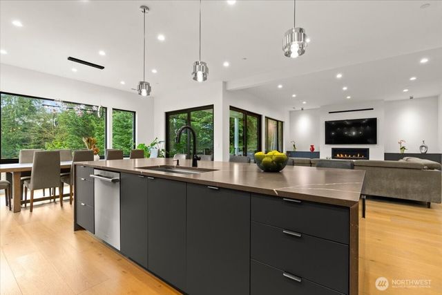 22713 SE 34th Court, Sammamish, WA 98075