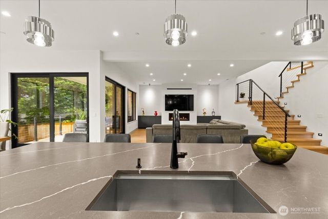 22713 SE 34th Court, Sammamish, WA 98075