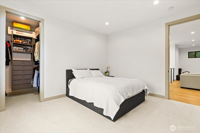 22713 SE 34th Court, Sammamish, WA 98075