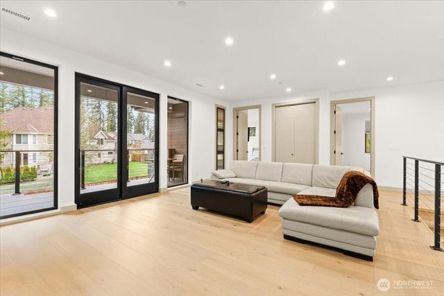 22713 SE 34th Court, Sammamish, WA 98075