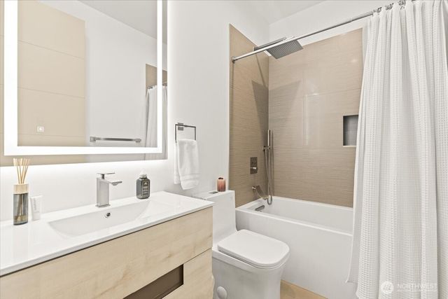 22713 SE 34th Court, Sammamish, WA 98075