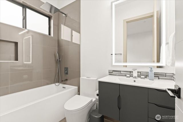 22713 SE 34th Court, Sammamish, WA 98075