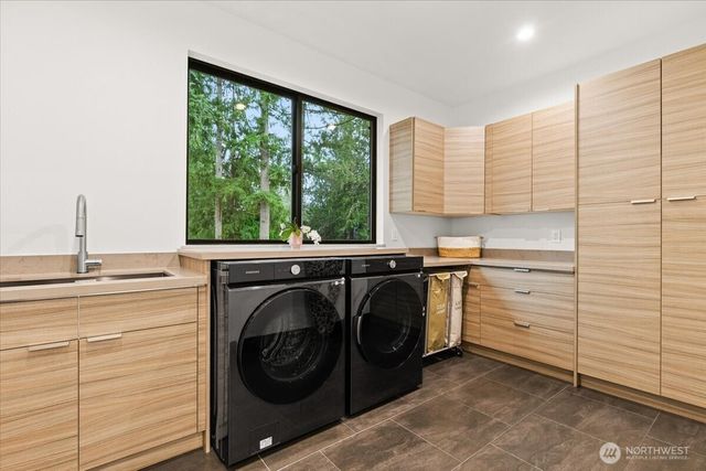 22713 SE 34th Court, Sammamish, WA 98075