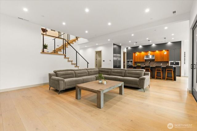 22713 SE 34th Court, Sammamish, WA 98075