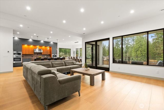 22713 SE 34th Court, Sammamish, WA 98075