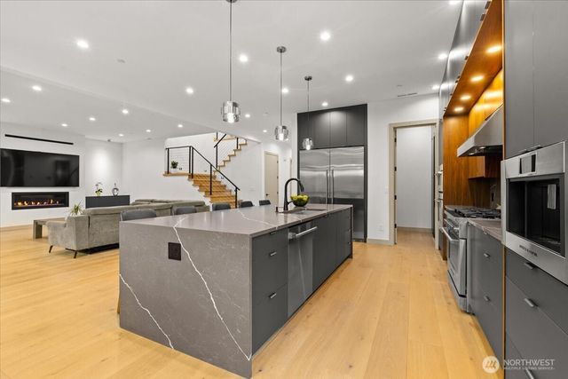 22713 SE 34th Court, Sammamish, WA 98075