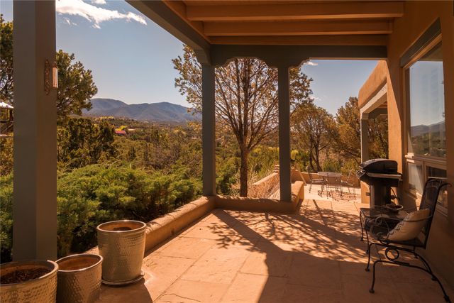 1029 Mansion Ridge Rd, Santa Fe, NM 87501