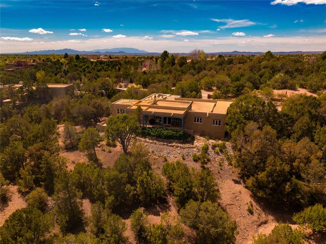 1029 Mansion Ridge Rd, Santa Fe, NM 87501