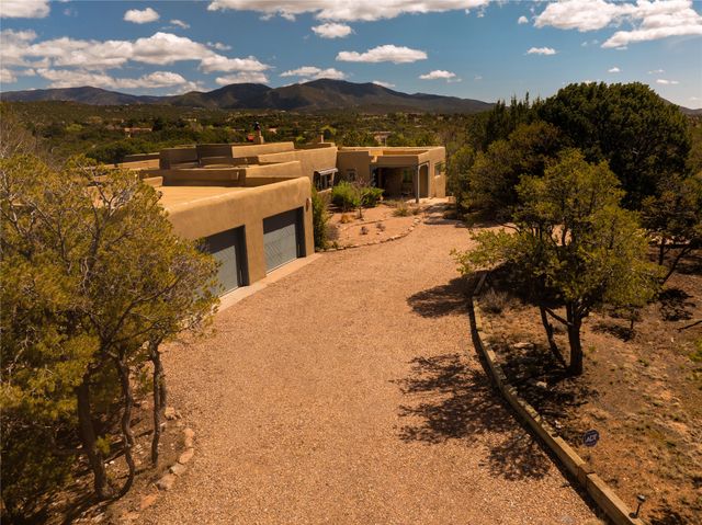 1029 Mansion Ridge Rd, Santa Fe, NM 87501