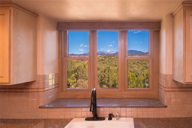 1029 Mansion Ridge Rd, Santa Fe, NM 87501