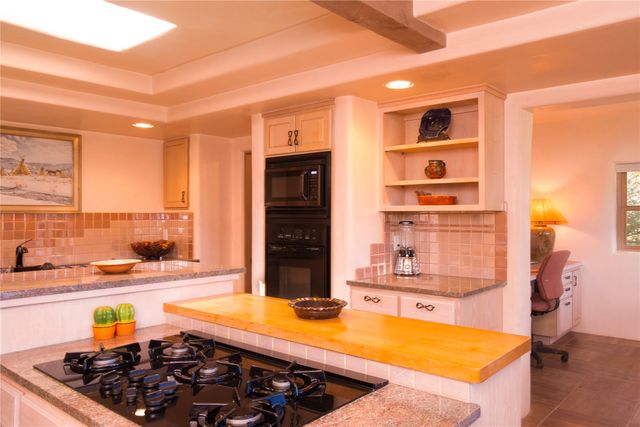 1029 Mansion Ridge Rd, Santa Fe, NM 87501