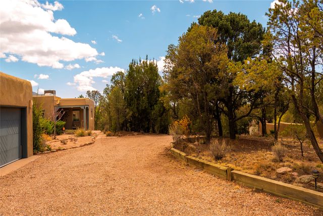 1029 Mansion Ridge Rd, Santa Fe, NM 87501