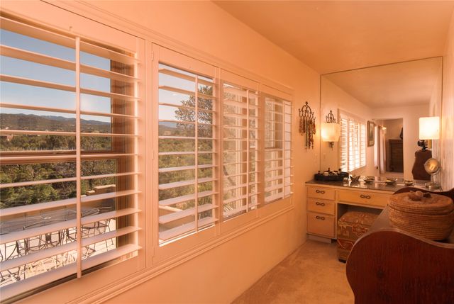 1029 Mansion Ridge Rd, Santa Fe, NM 87501