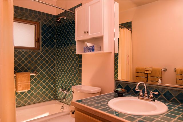 1029 Mansion Ridge Rd, Santa Fe, NM 87501