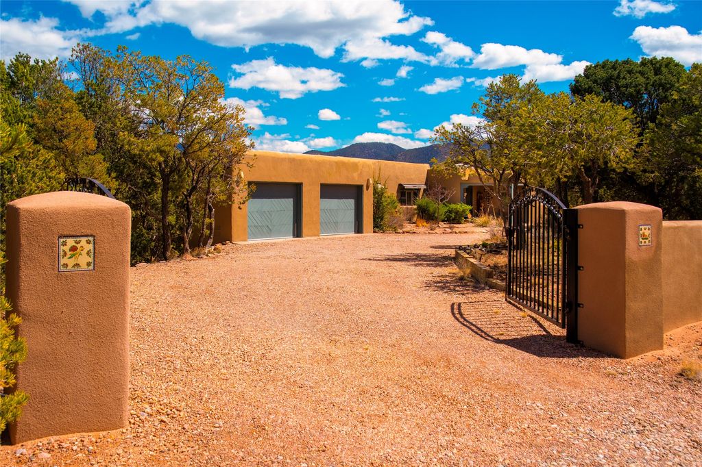 1029 Mansion Ridge Rd, Santa Fe, NM 87501