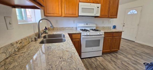 206 Hills Ct, Sacramento, CA 95838
