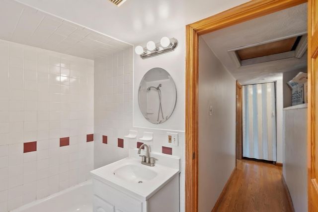 9 Lill Avenue, Newton, MA 02465