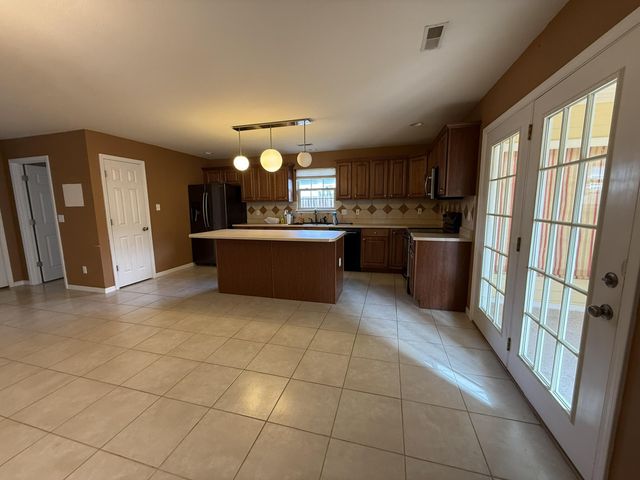 2504 FELDSPAR CT, Columbia, MO 65202