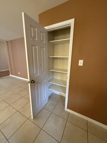 2504 FELDSPAR CT, Columbia, MO 65202