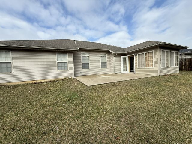 2504 FELDSPAR CT, Columbia, MO 65202