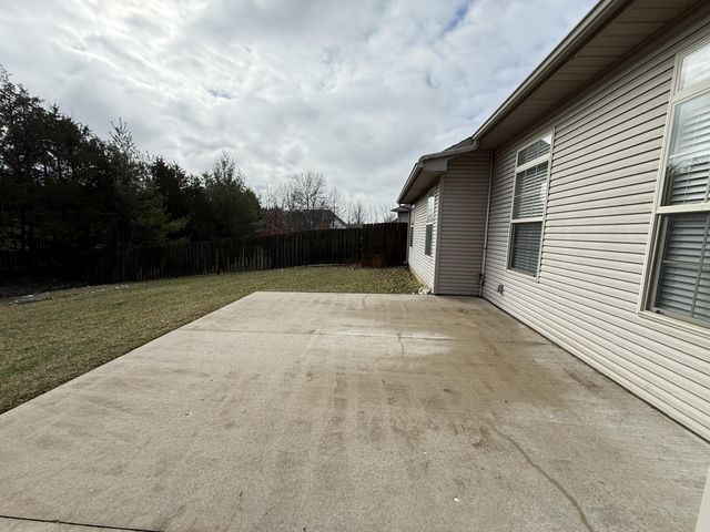2504 FELDSPAR CT, Columbia, MO 65202