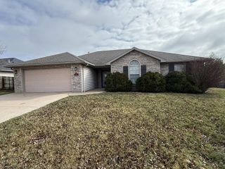 2504 FELDSPAR CT, Columbia, MO 65202
