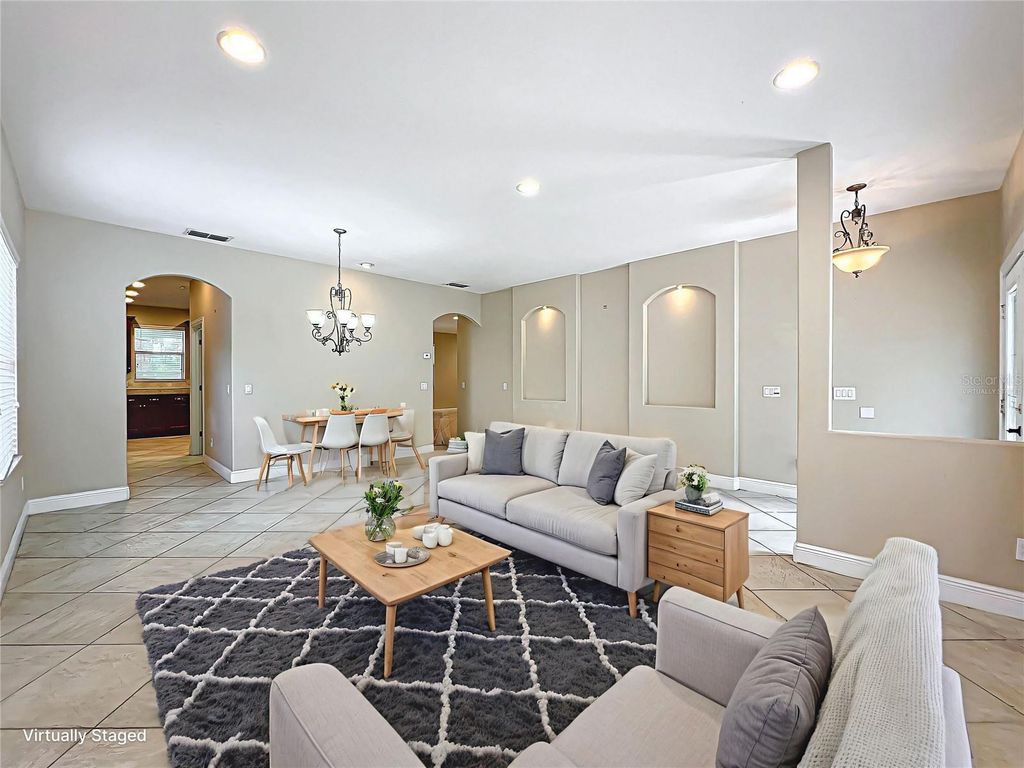 Image 3 of property listing at 3329 LAKE JEAN DRIVE, Orlando, FL 32817