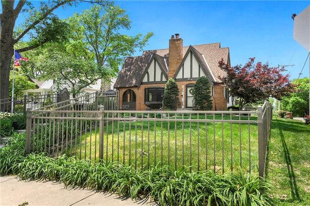 1500 S Broadway Street, Leavenworth, KS 66048