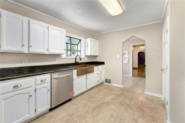 1500 S Broadway Street, Leavenworth, KS 66048