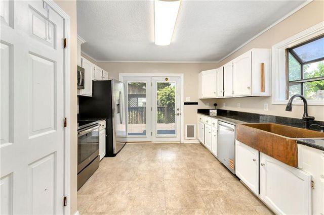 1500 S Broadway Street, Leavenworth, KS 66048