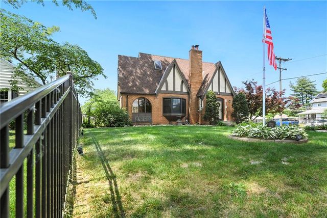 1500 S Broadway Street, Leavenworth, KS 66048