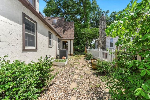 1500 S Broadway Street, Leavenworth, KS 66048