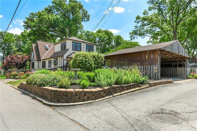 1500 S Broadway Street, Leavenworth, KS 66048