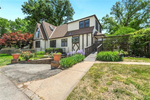 1500 S Broadway Street, Leavenworth, KS 66048