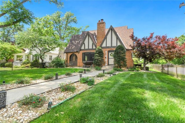 1500 S Broadway Street, Leavenworth, KS 66048