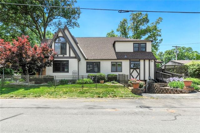 1500 S Broadway Street, Leavenworth, KS 66048