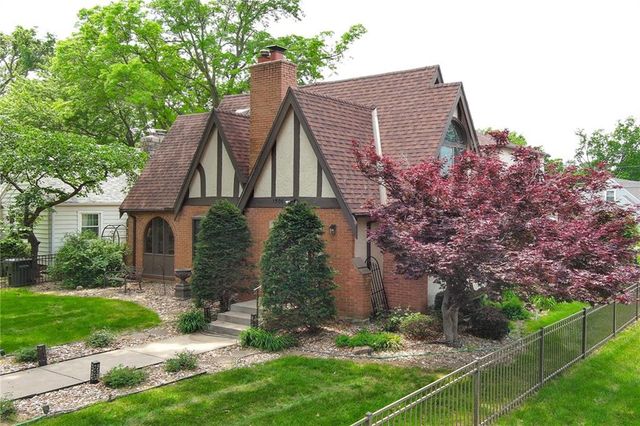 1500 S Broadway Street, Leavenworth, KS 66048