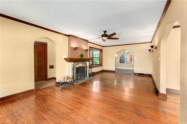 1500 S Broadway Street, Leavenworth, KS 66048