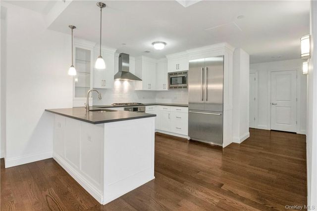 10 BYRON Place PH 814, Larchmont, NY 10538