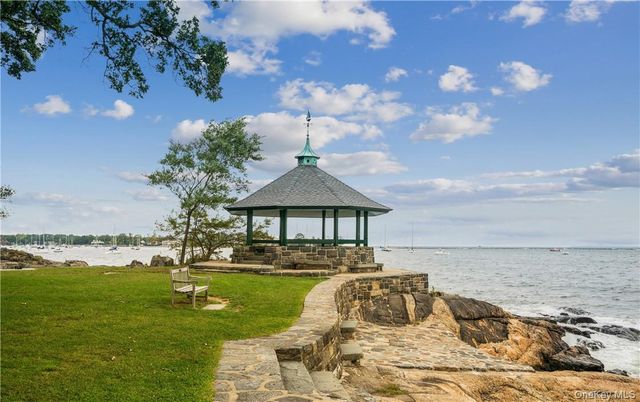 10 BYRON Place PH 814, Larchmont, NY 10538