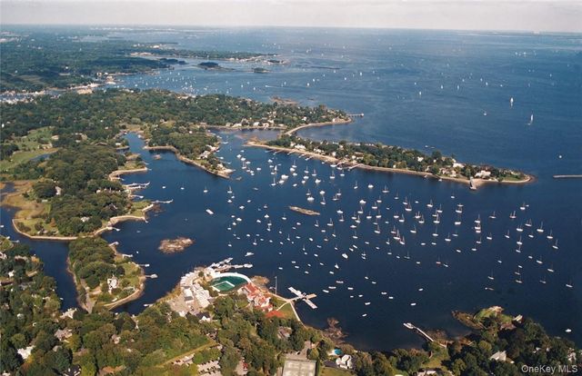 10 BYRON Place PH 814, Larchmont, NY 10538