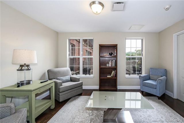 10 BYRON Place PH 814, Larchmont, NY 10538